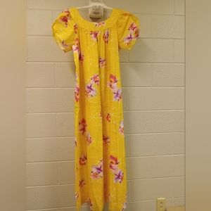 Hilo Hatties Hawaiian Muumuu Maxi Dress.  100% Cotton-Yellow & Pink Flowers. XL